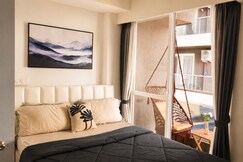 Olyra Living | Modern Studio | 5 Min Walk Airport