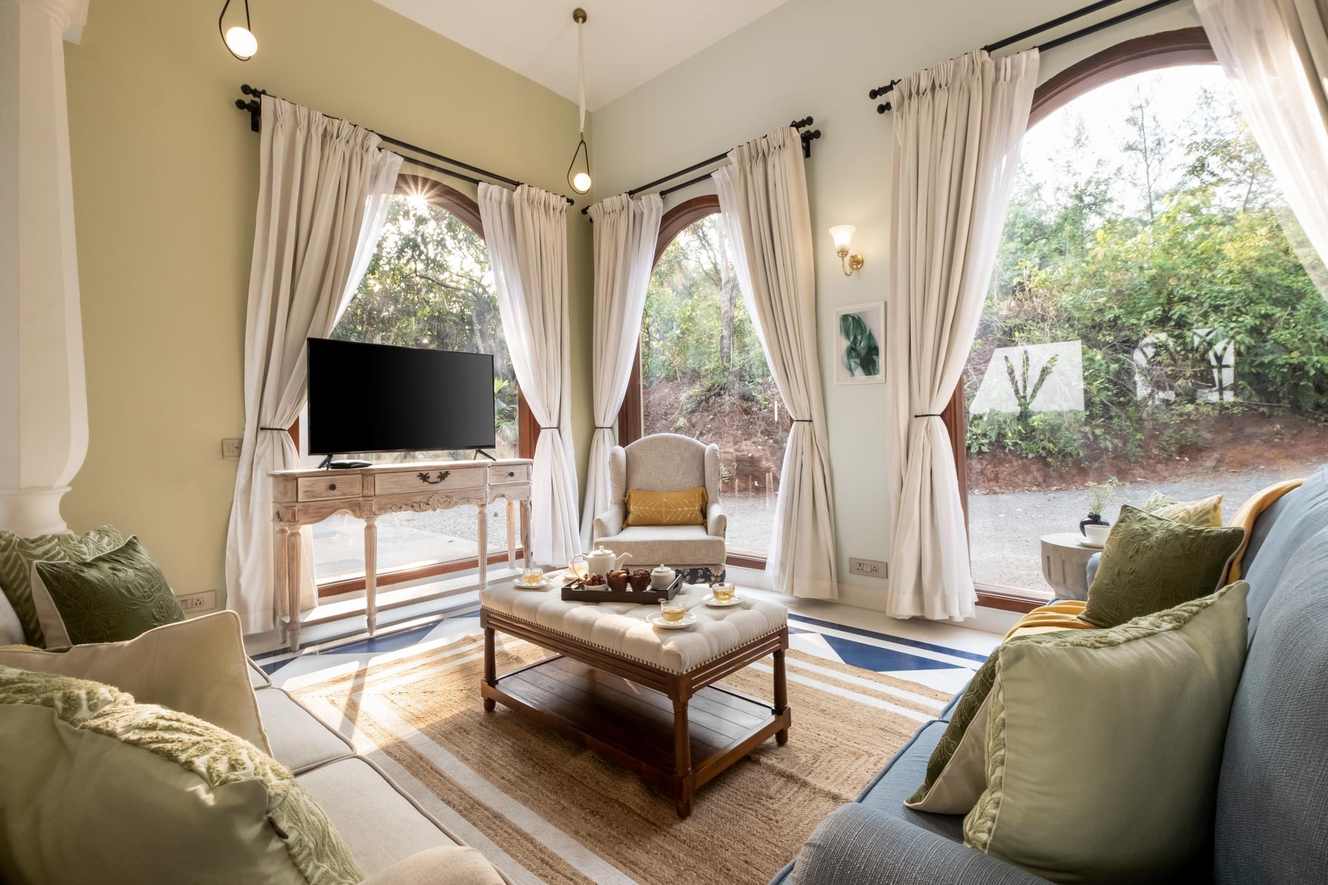 LohonoStays Villa Sacri Borod Hill 6 -3 Bedroom - Tap to explore photos