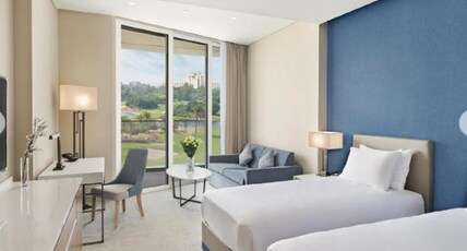 JA Lake View Hotel, Dubai Room Type - Golf Course View Room - Twin Bed with Access to Three Pools