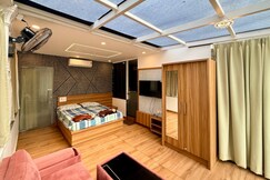 KPS Riverland Farmhouse with Swimming Pool
