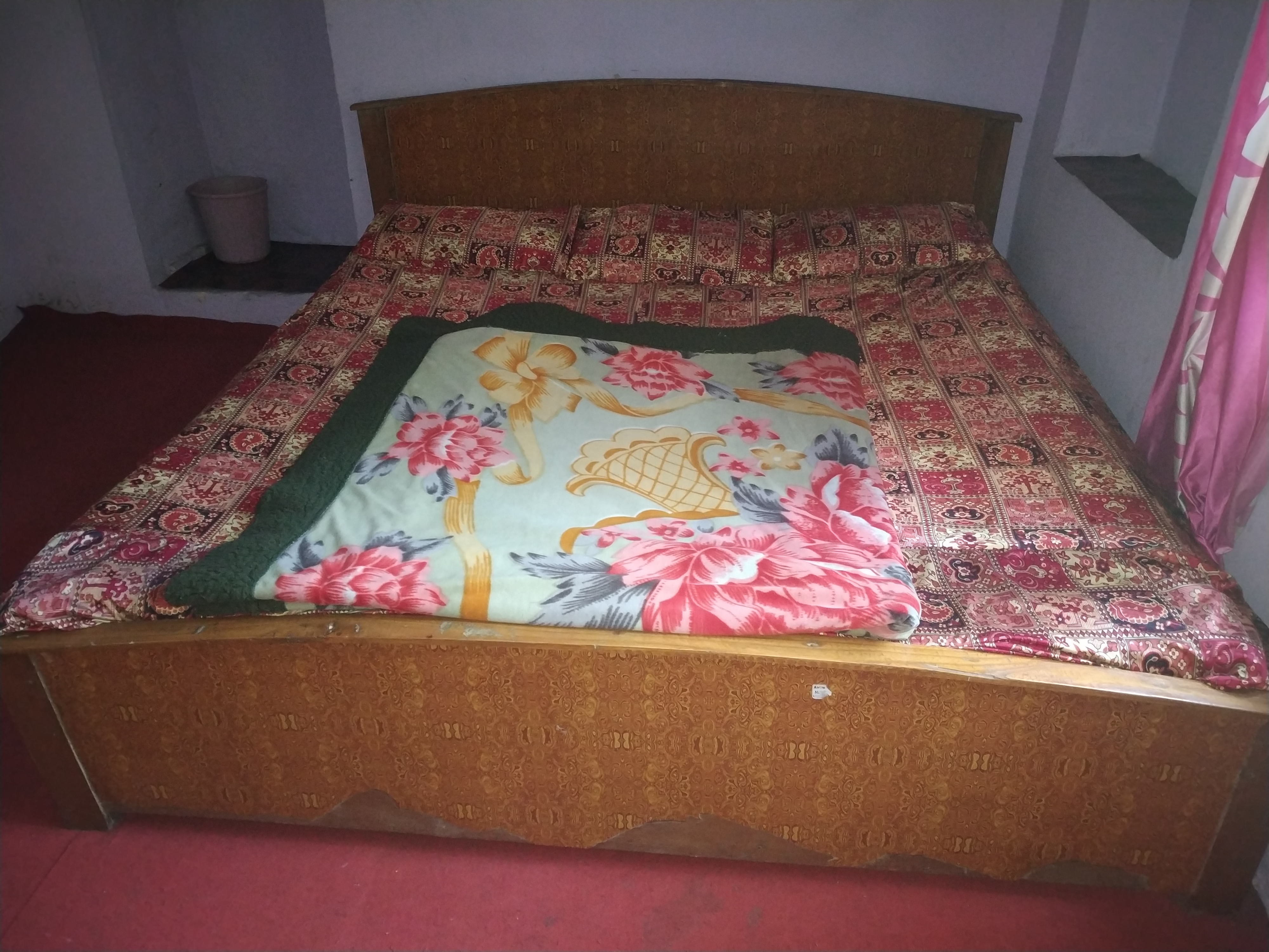 Laila Paying Guest House - Tap to explore photos