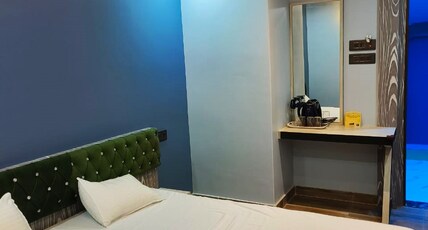 Apurva Hotel Room Type - Double Room with Twin Bed