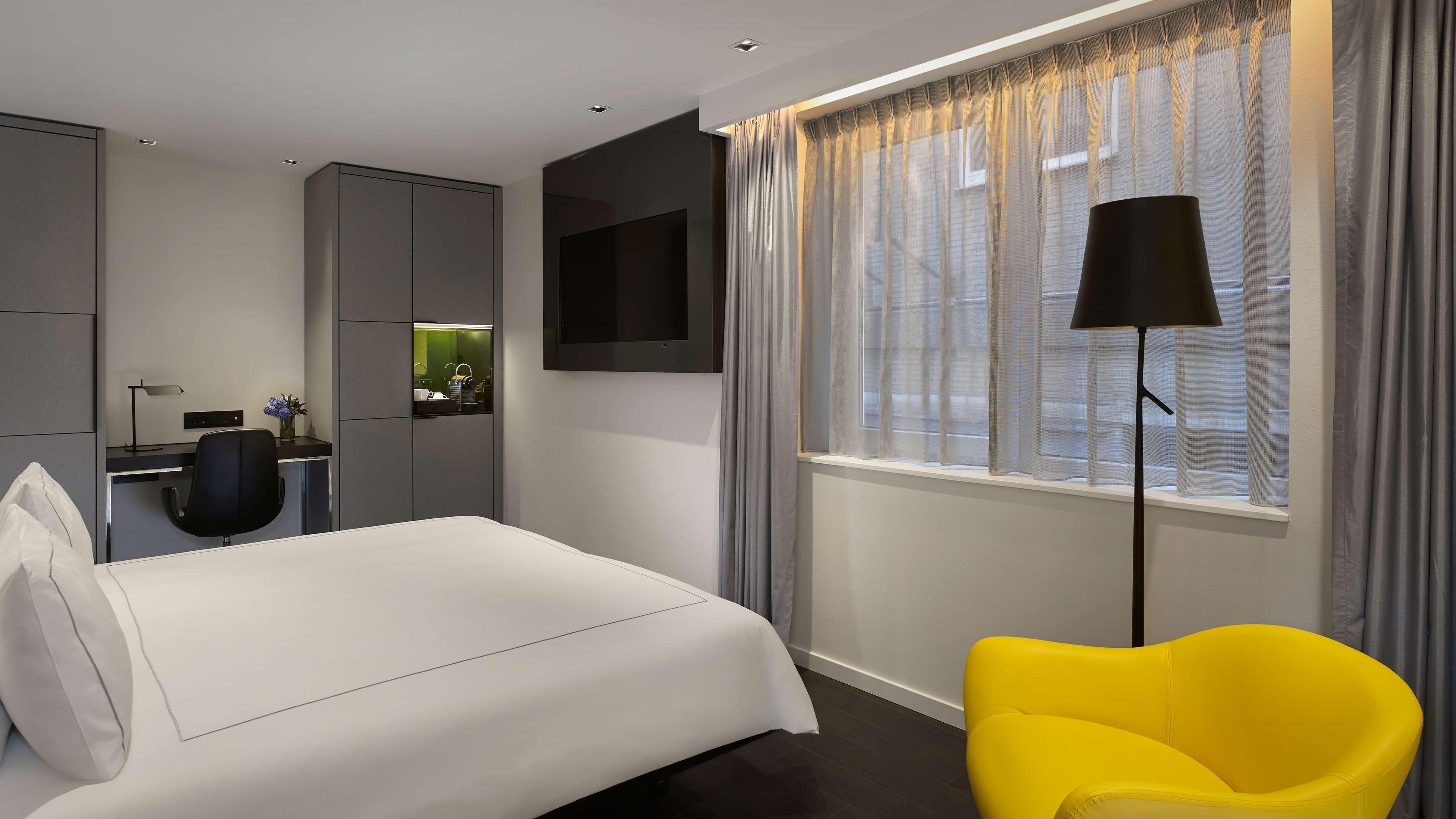 Park Plaza Victoria Amsterdam - Tap to explore photos