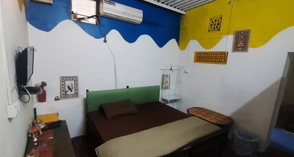 Housetel Backpackers Hostel | StepOut Cafe & More | C Scheme Room Type - Executive Double Room