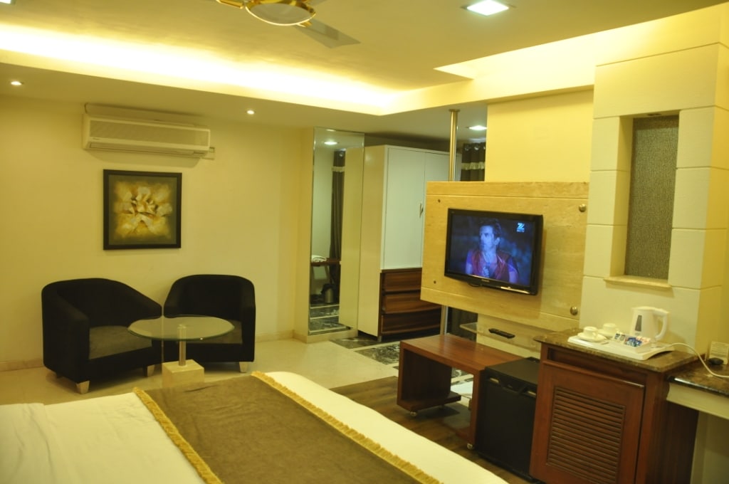 South Avenue - Tap to explore photos