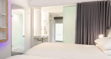 YOTEL Edinburgh Room Type - Premium Queen