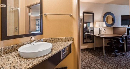 Best Western Plus Oceanside Palms Room Type - 1 King Bed, Non-Smoking, Kitchenette, Wi-Fi, Full Breakfast