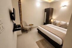 Sada Shiv Guest House Near Kashi vishwanath temple & ganga river