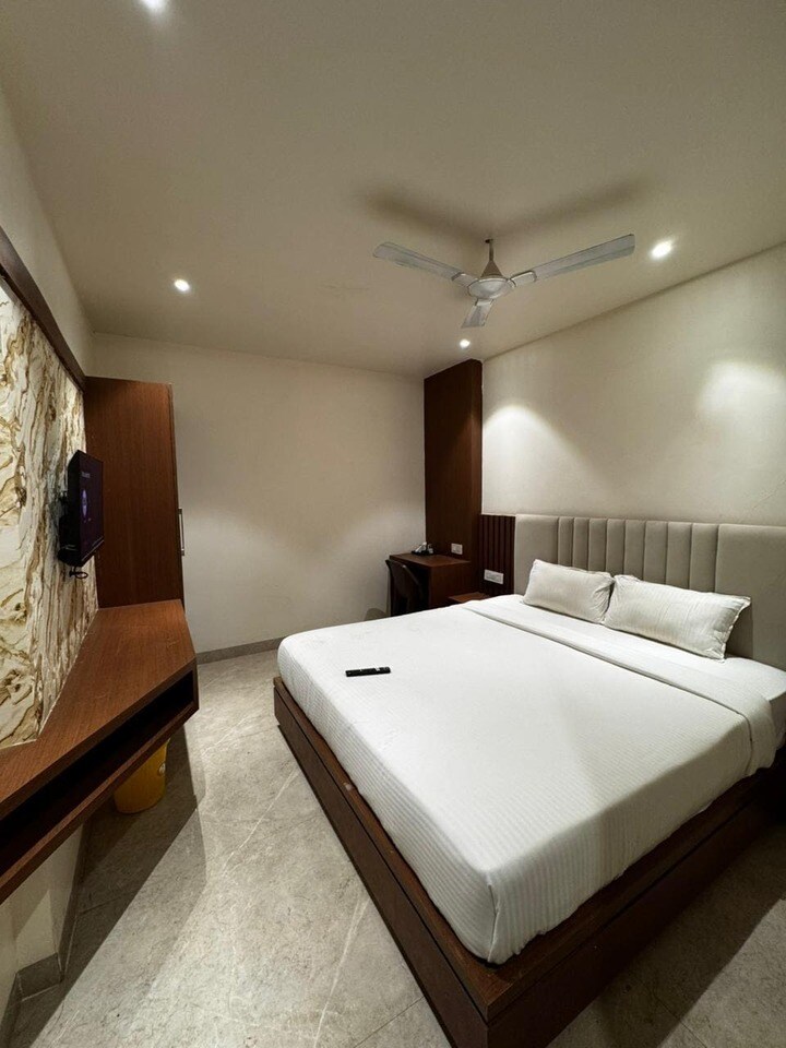 Hotel Vistara. - Tap to explore photos
