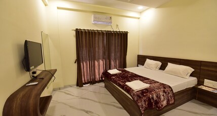 ILIF 2729 SAI VILLA Room Type - Deluxe AC Room