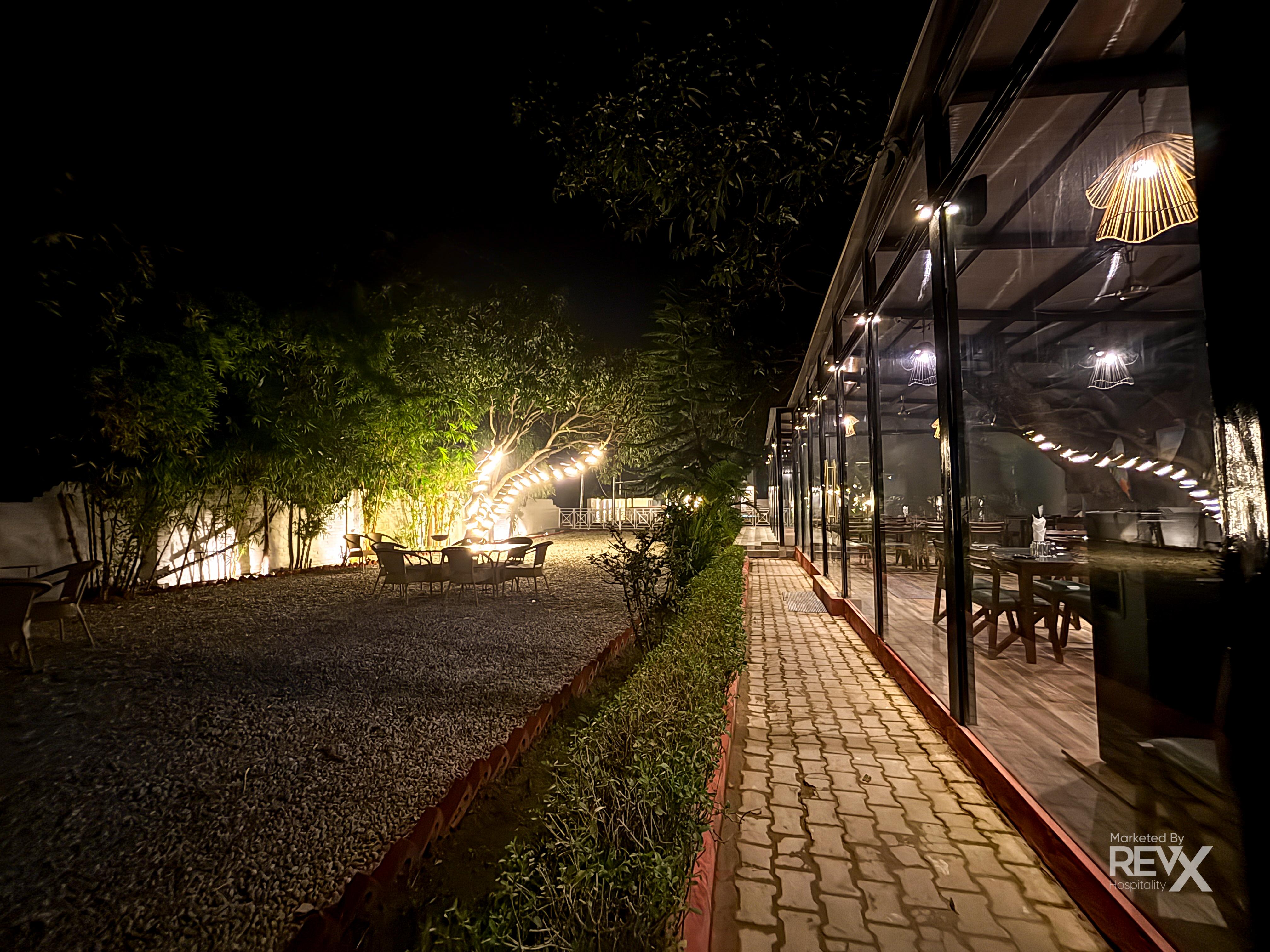 The Maple Woods Resort - (3 mins walk from Kosi River) - Tap to explore photos