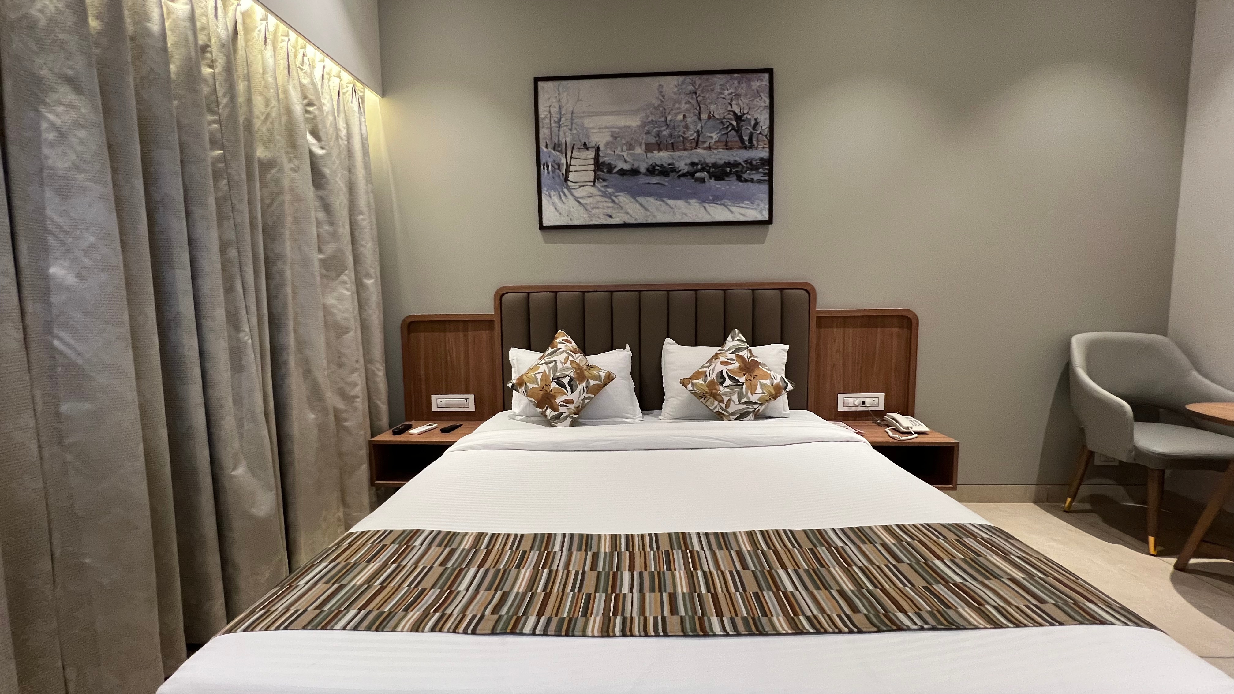 Rudra Shelter Business hotel - Tap to explore photos