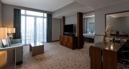 Crowne Plaza DUQM Room Type - 1 King Junior Suite with Balcony