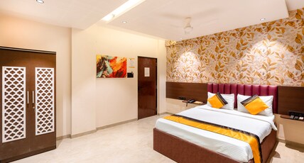 Itsy Hotels Lotus Executive Room Type - Premium Room with Balcony