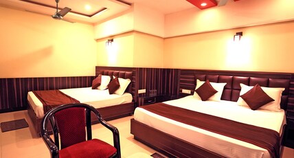 Hotel Vishal Room Type - Family AC  Room( 4 Beded Room)