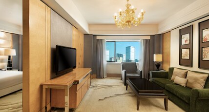 Crowne Plaza Chengdu City Center Room Type - 1 Bedroom Suite Lounge Access