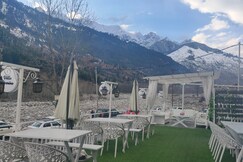 Villa Riverine Cafe & Riverview Residences