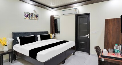 Super Collection O Nirman Vihar Room Type - Classic