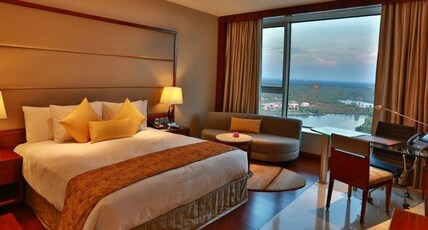 Crowne Plaza Kochi Room Type - 1 King Bed Standard Smoking