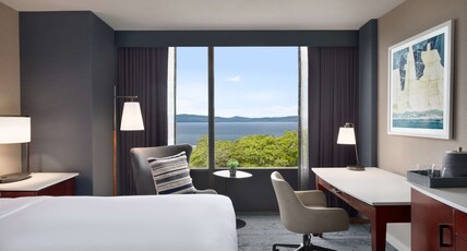 Hotel Champlain Burlington, Curio Collection by Hilton Room Type - 1 KING PARTIAL LAKE VIEW