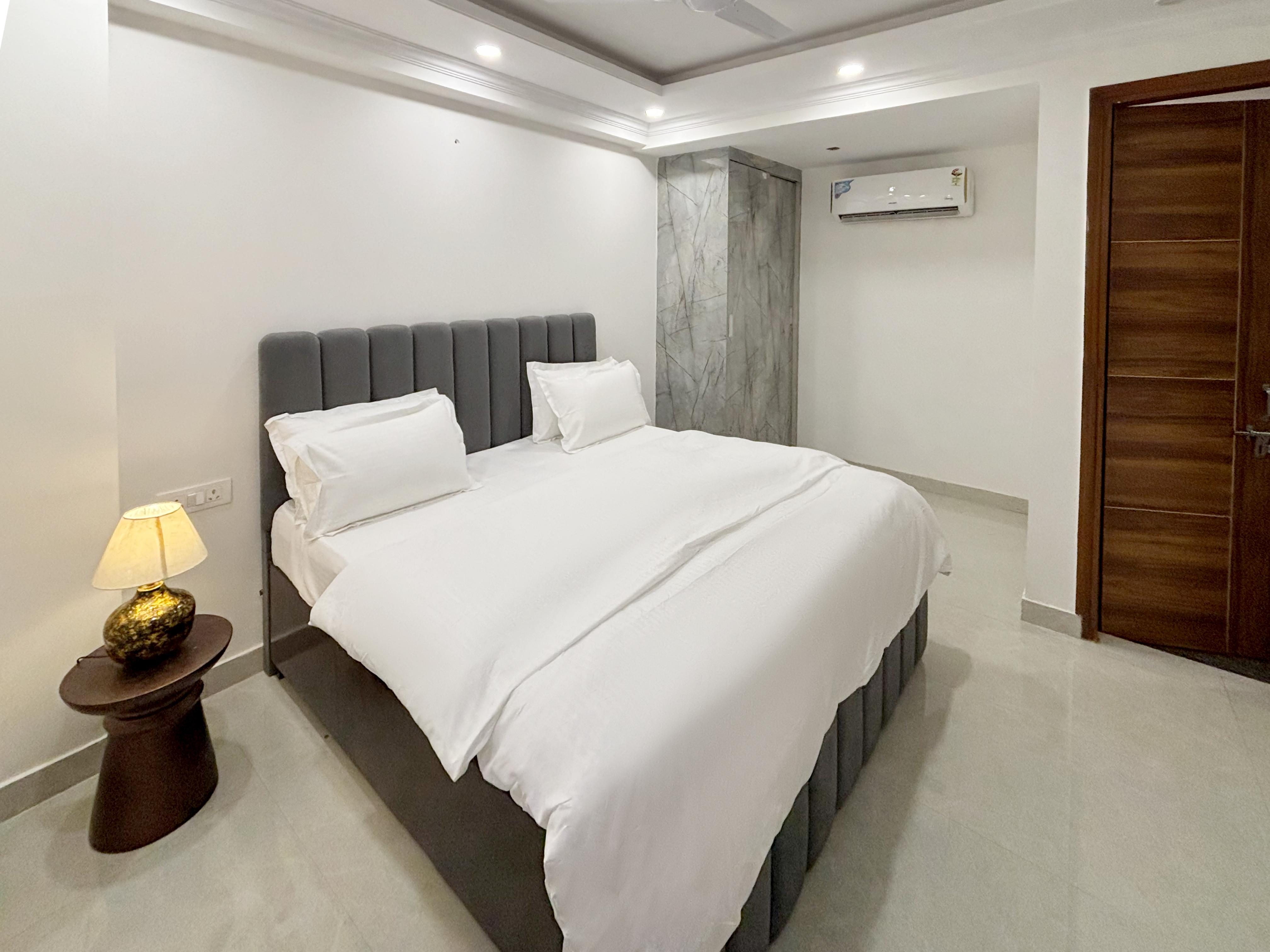 Home Stay Luxury Loft B2 - Tap to explore photos