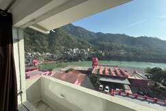 Nirvana Riverside Resort with Ganga View Rooms