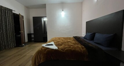 Cloud berry Room Type - Deluxe King Bed Room with Mountain View