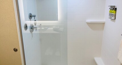 Holiday Inn Express Fishkill Room Type - 2 Queen Standard Top Floor