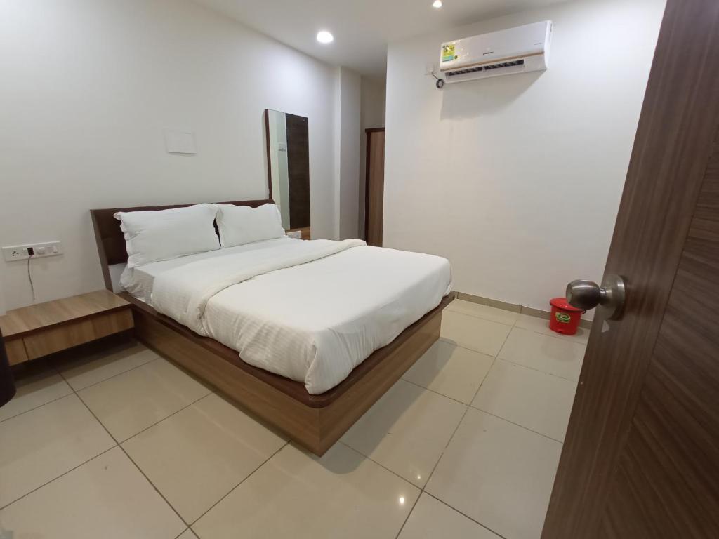 Hotel Mansarovar Vadodara - Tap to explore photos