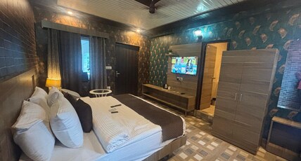 GANGA VILLAGE RESORT Room Type - Suite Room with River view