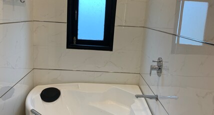 Ashira Inn Near Expo Mart Room Type - Premium Room with Bathtub Ashira Inn Near Expo Mart Room Type - Premium Room with Bathtub