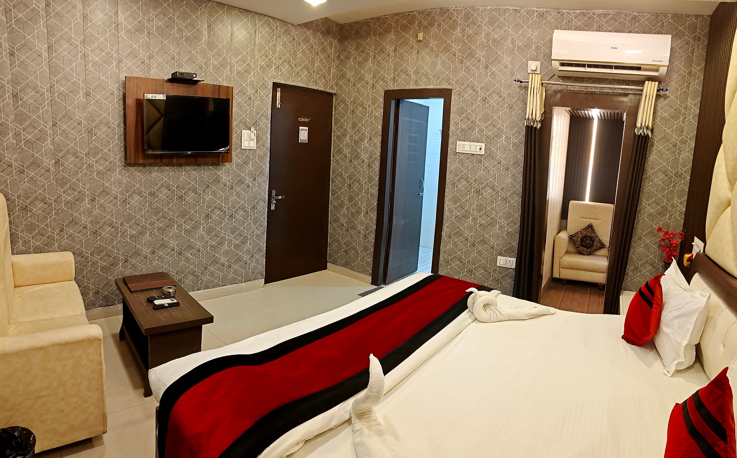 Hotel Sarna - Tap to explore photos