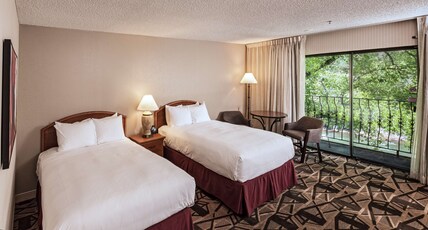DoubleTree by Hilton Durango Room Type - RIVER VIEW 2 QNS - BALCONY