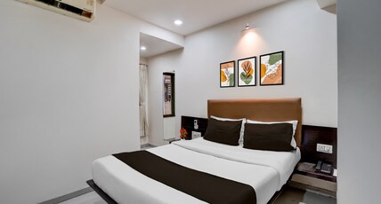 Collection O Sur Sagar Lakeview Vadodara Formerly Vintage Inn Room Type - Classic (2X) Collection O Sur Sagar Lakeview Vadodara Formerly Vintage Inn Room Type - Classic (2X)