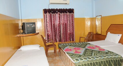 Hotel Sarovar deluxe Room Type - Standred triple bedroom Non Ac