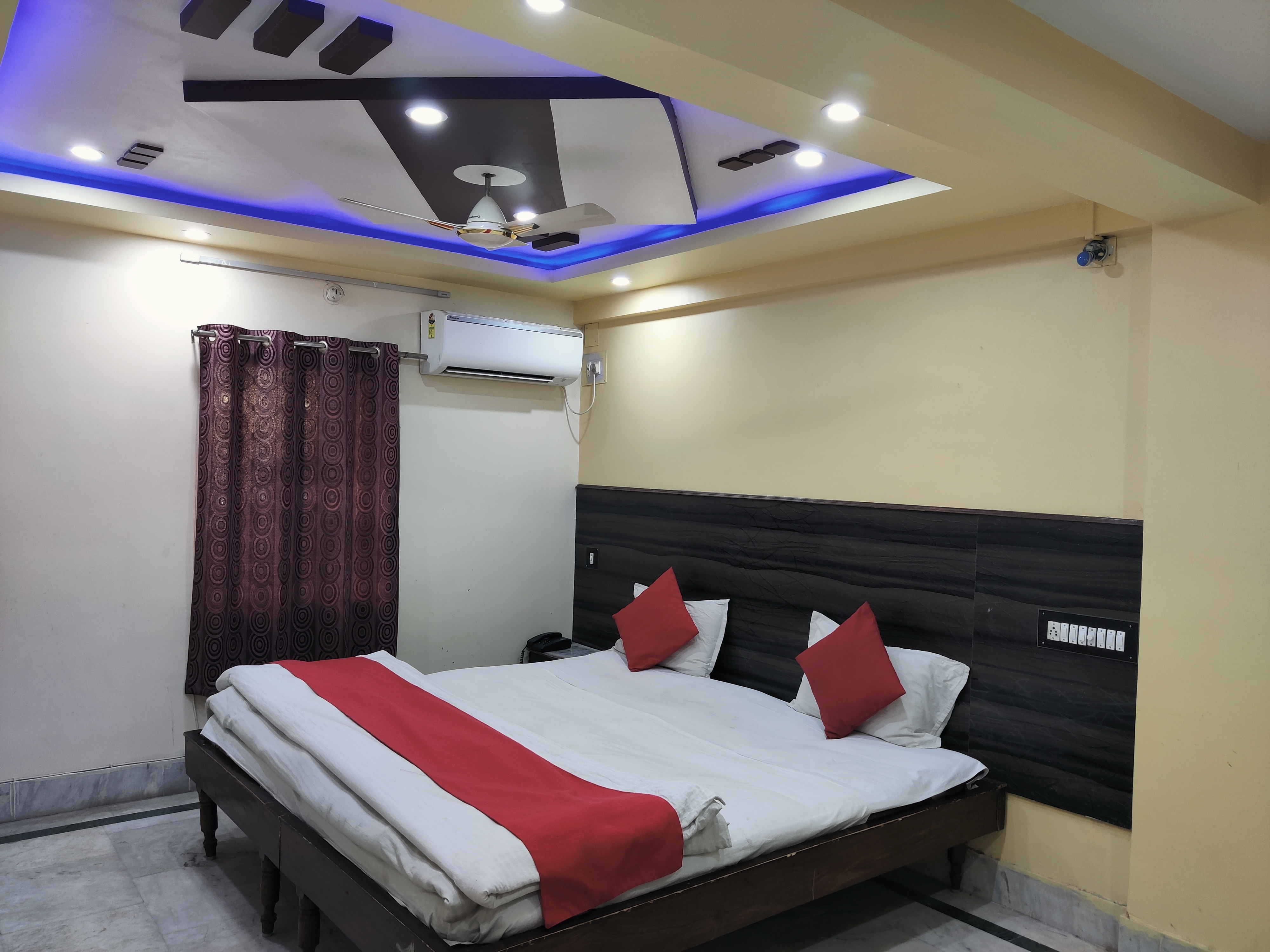 Hotel Regal International - Tap to explore photos