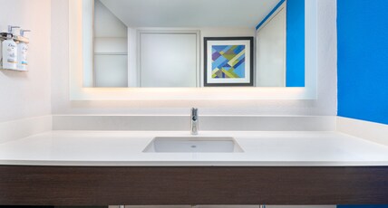 Holiday Inn Express Doral Room Type - 2 Queen Beds Standard