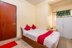 OYO 827 Taj Hotel And Restaurant