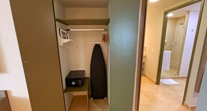 Holiday Inn Express MERIDA Room Type - 1 King Suite
