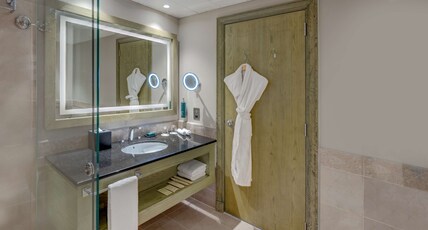 Hilton Salalah Resort Room Type - KING DELUXE SEA VIEW ROOM