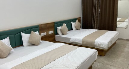 Hotel Crown Inn Room Type - Family Room