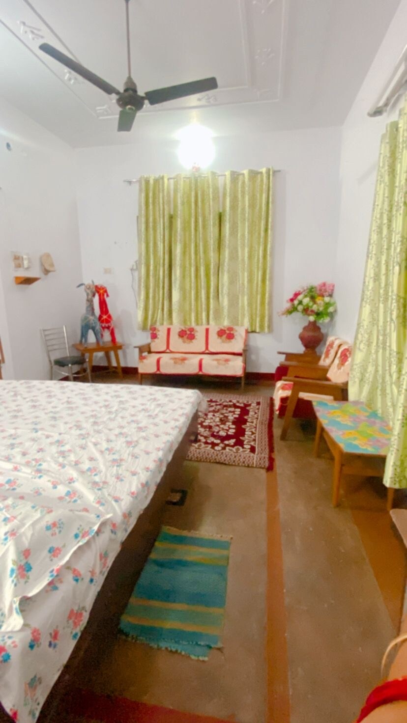 Vaishno Guest House - Tap to explore photos