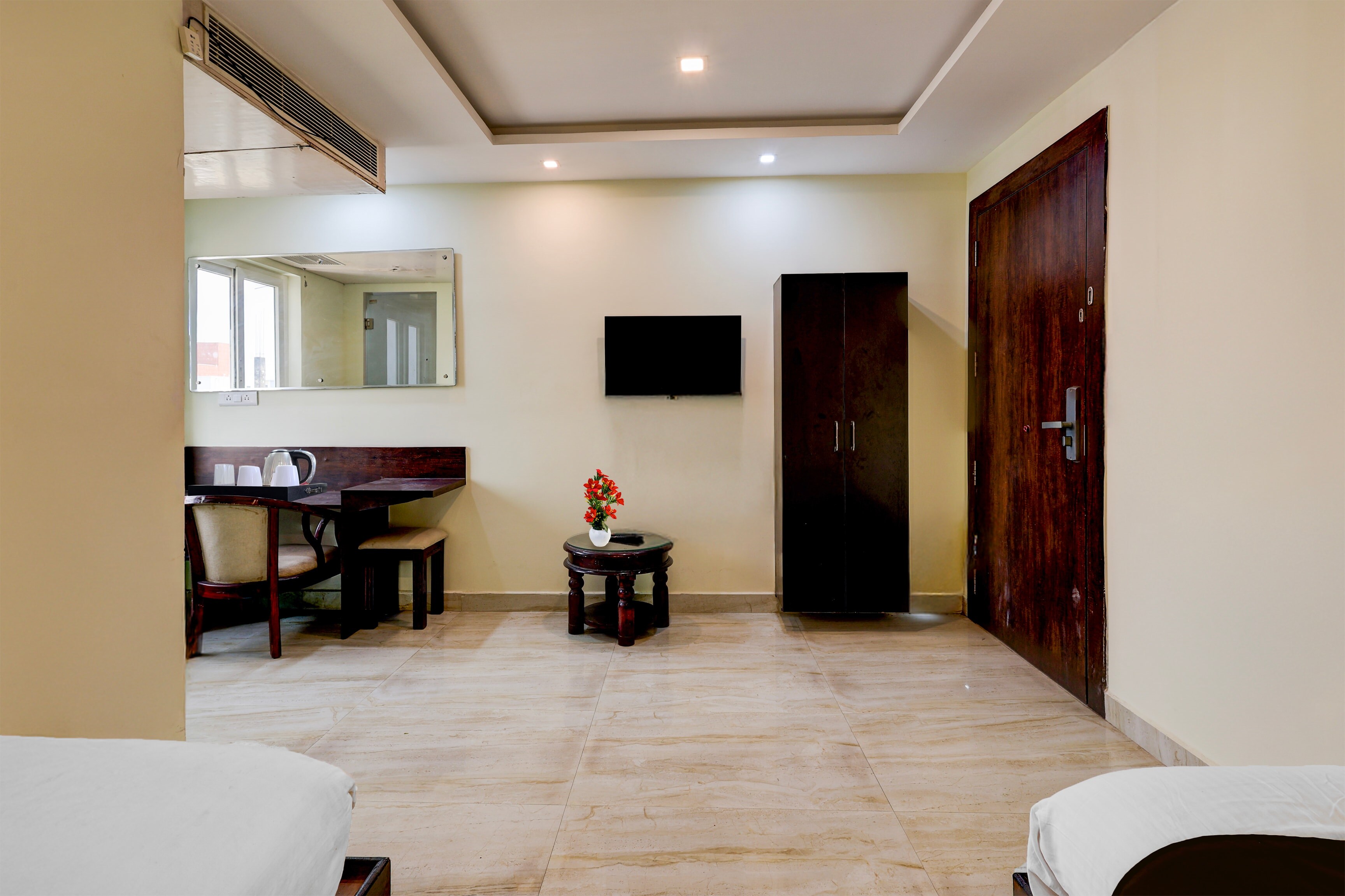 OYO Townhouse Benz Circle MG Road - Tap to explore photos