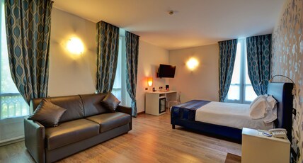 Best Western Hotel Genio Room Type - 1 Queen 1 Double, Family Room, Second Bed Double Sofabed