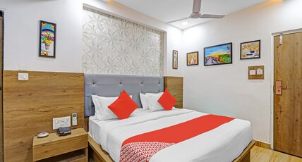 Hotel O R S Palace Room Type - Deluxe