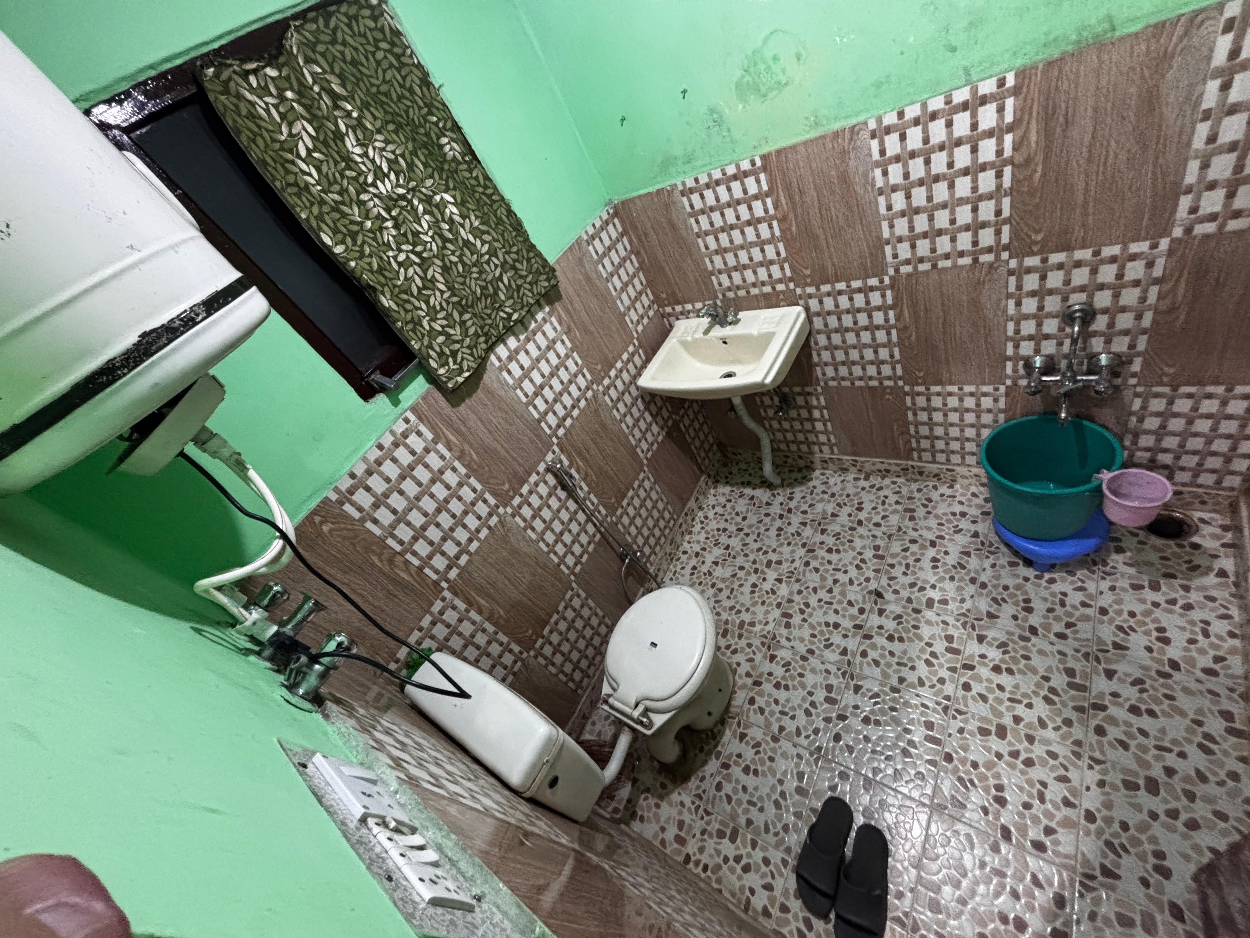 Aziz Guest House | Near Dal Lake - Tap to explore photos