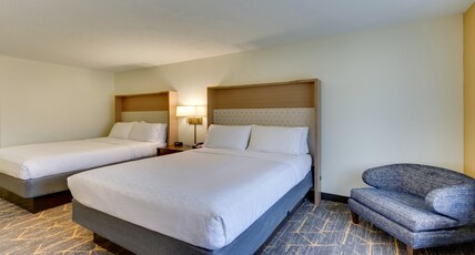 Holiday Inn STAUNTON CONFERENCE CENTER Room Type - 2 Queen Standard Pet Friendly