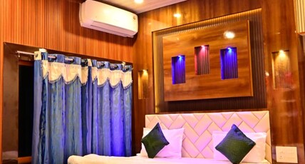 Hotel Highness Sea Rock Room Type - Deluxe Double Bed Room