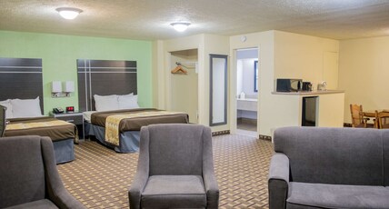 Best Western Coachlight Room Type - 2 Queen Beds, Non-Smoking, High Speed Internet Access, Third Bed Is A Sofabed, Recliner, Continental Best Western Coachlight Room Type - 2 Queen Beds, Non-Smoking, High Speed Internet Access, Third Bed Is A Sofabed, Recliner, Continental