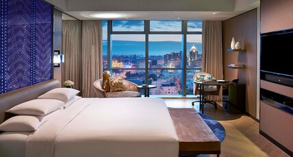 Sofitel Beijing Central Room Type - LUXURY ROOM, 1 King Bed